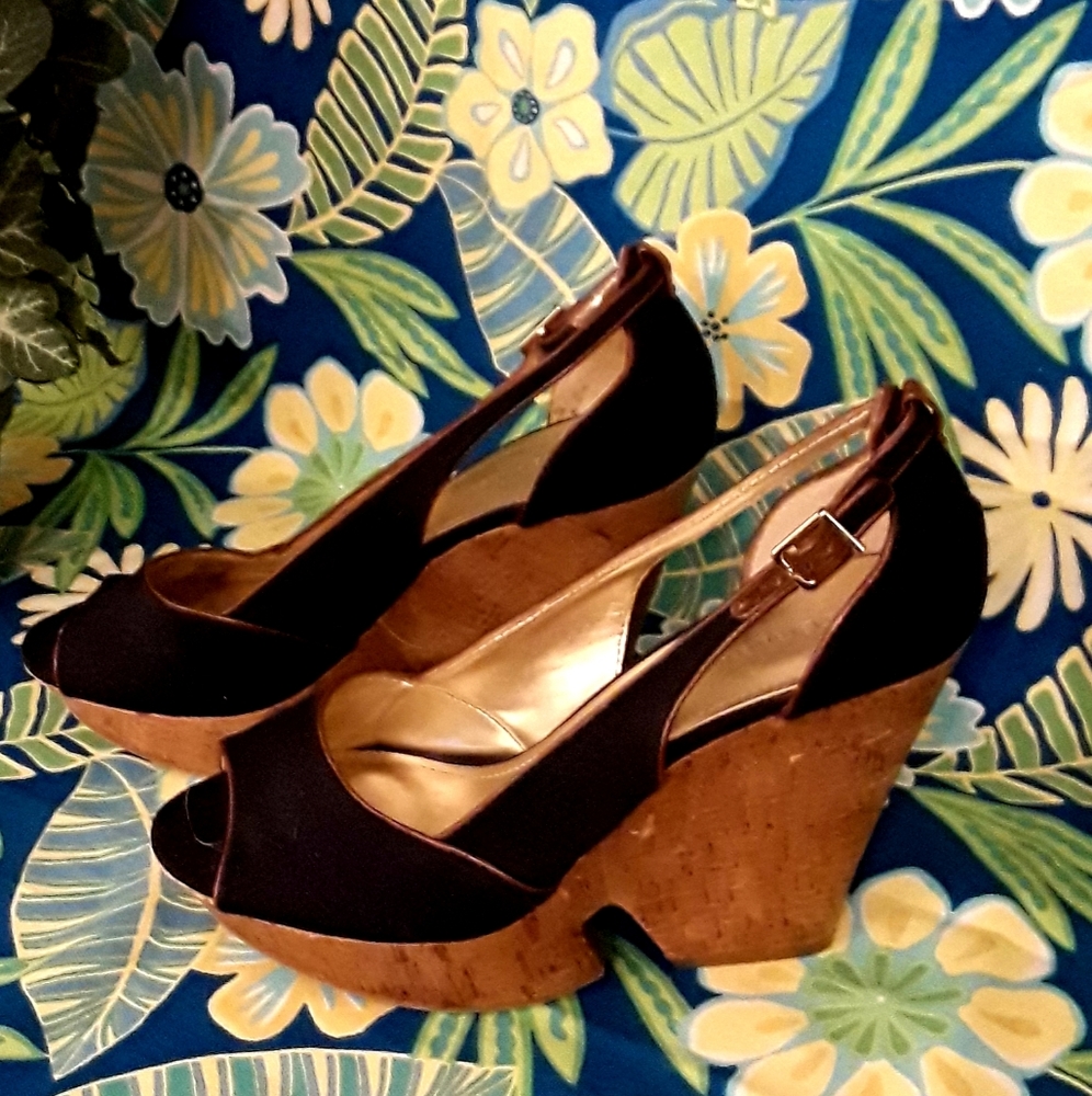 BCBGeneration Platform Sandals - Picture 3 of 8